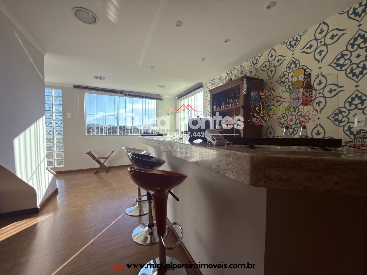 Com 5 quartos, piscina e churrasqueira - E terraço com vista para respirar  | Código:C94