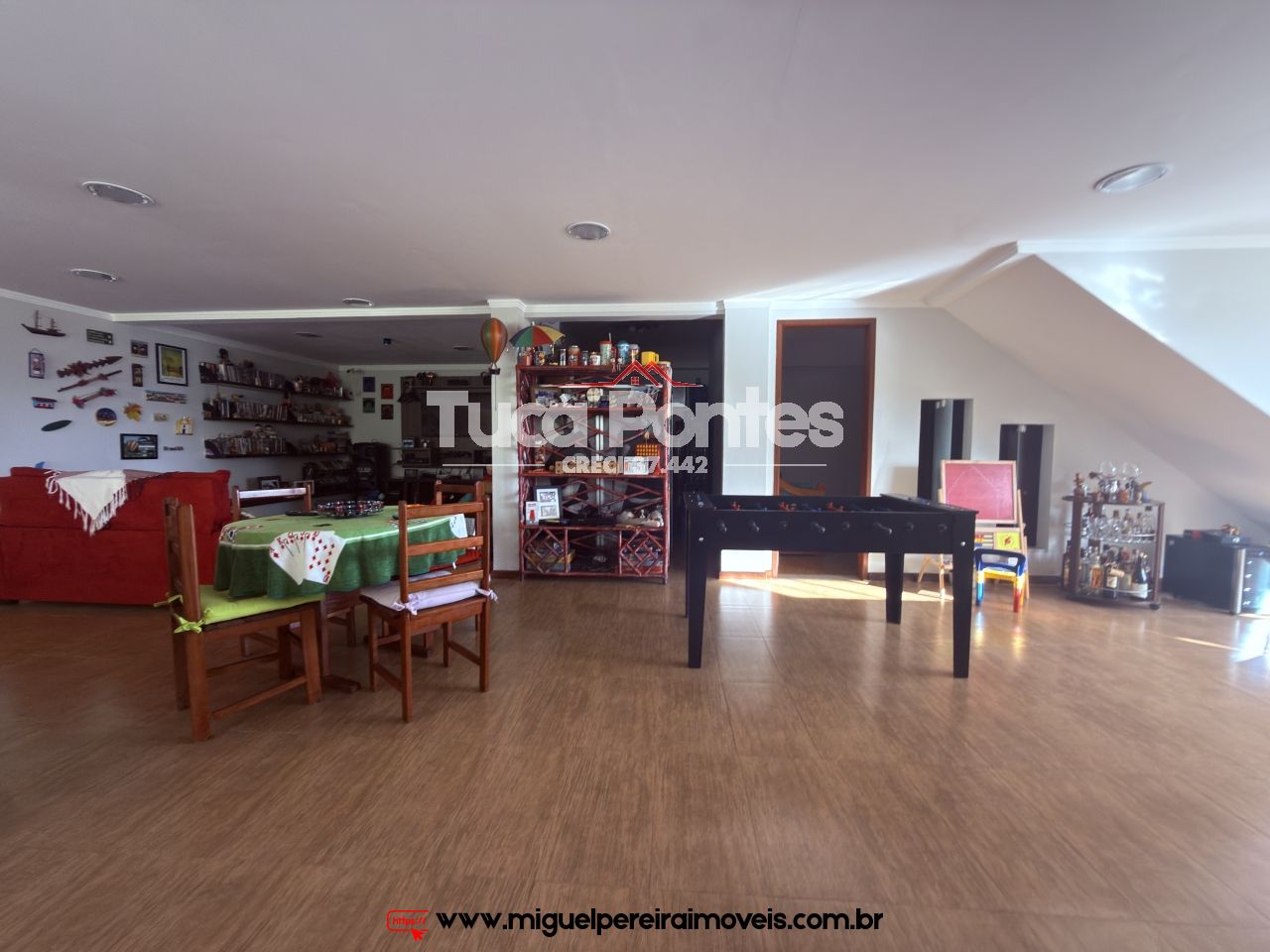 Com 5 quartos, piscina e churrasqueira - E terraço com vista para respirar  | Código:C94