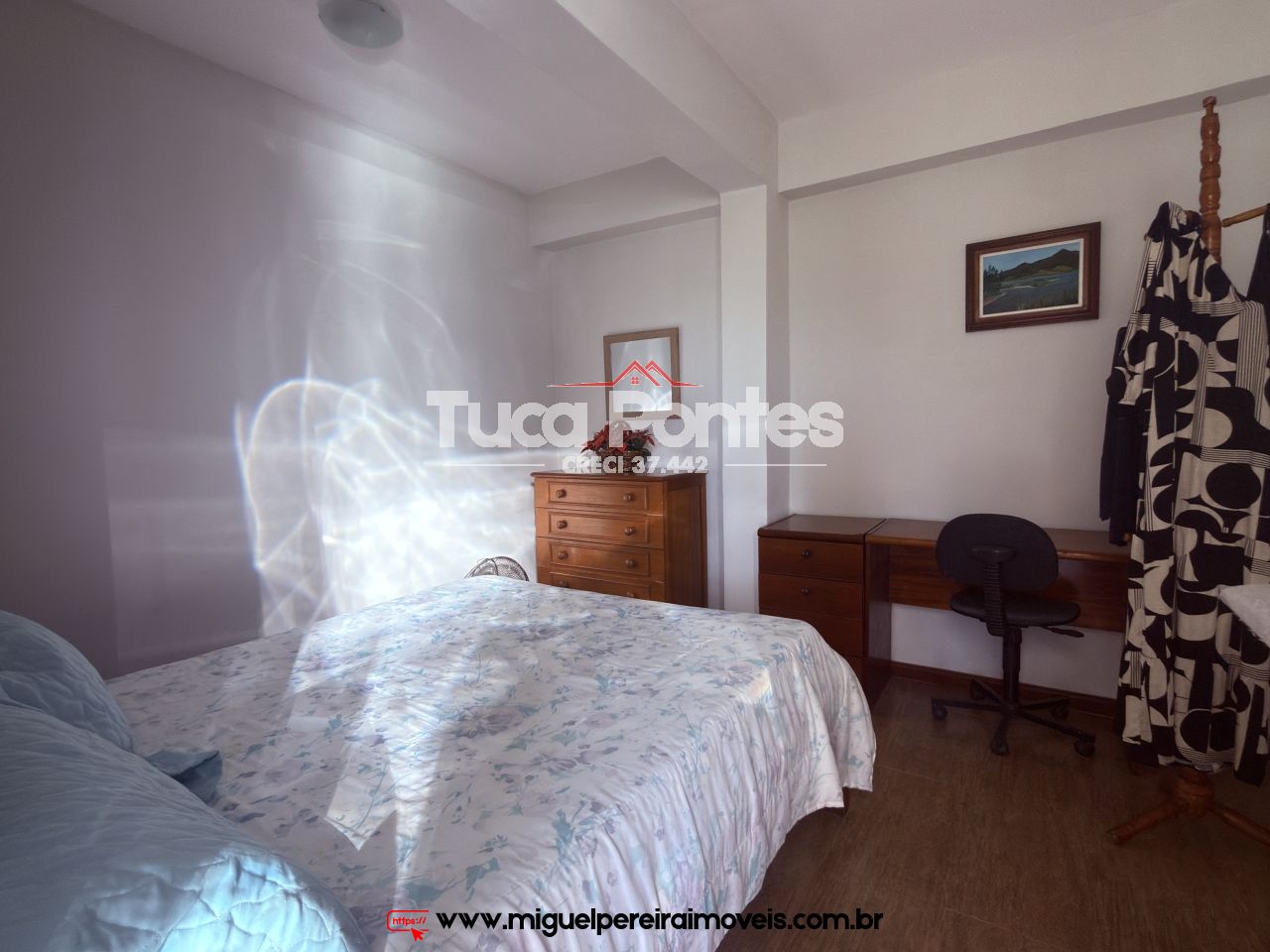 Com 5 quartos, piscina e churrasqueira - E terraço com vista para respirar  | Código:C94