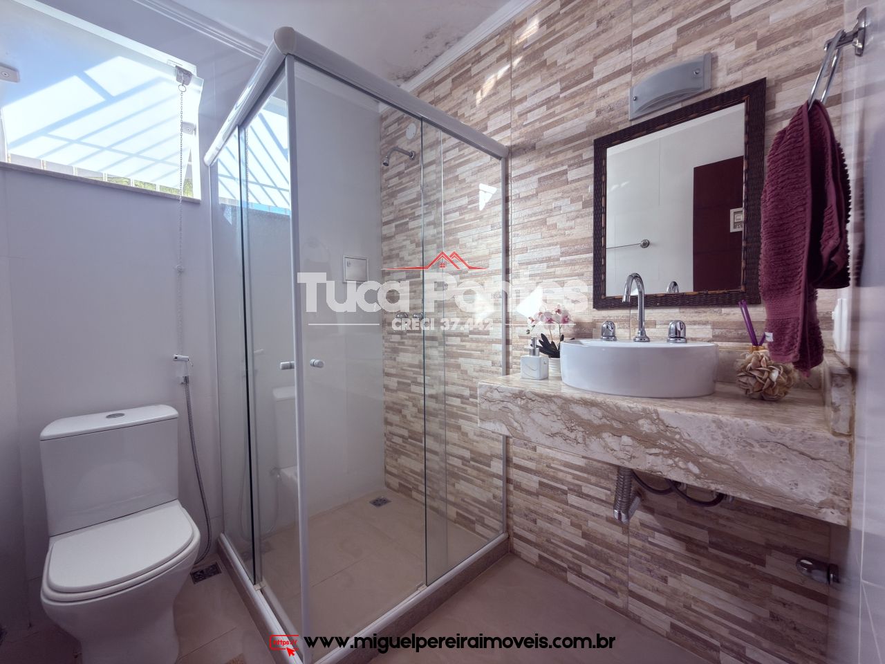 Com 5 quartos, piscina e churrasqueira - E terraço com vista para respirar  | Código:C94