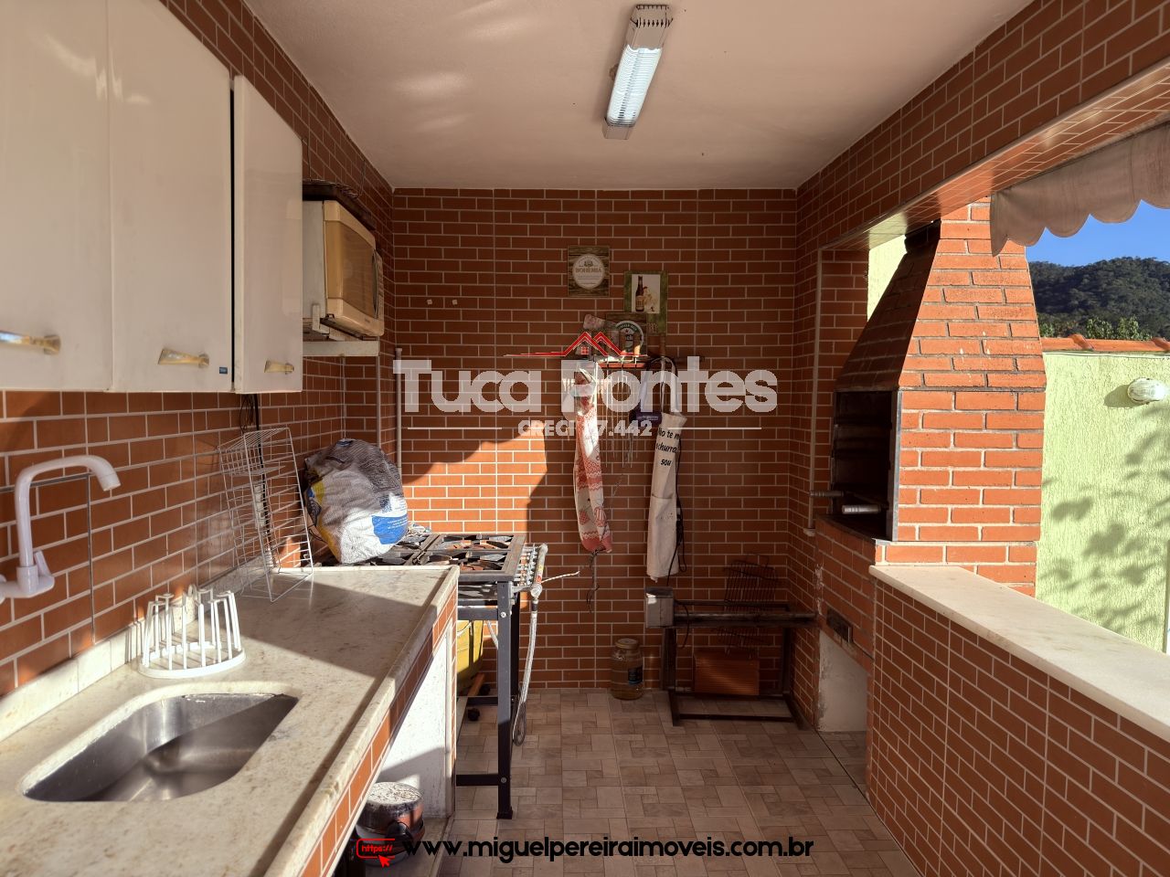 Com 5 quartos, piscina e churrasqueira - E terraço com vista para respirar  | Código:C94