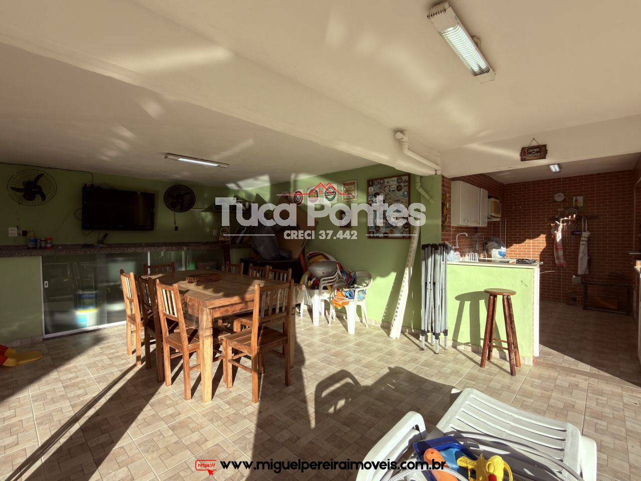 Com 5 quartos, piscina e churrasqueira - E terraço com vista para respirar  | Código:C94