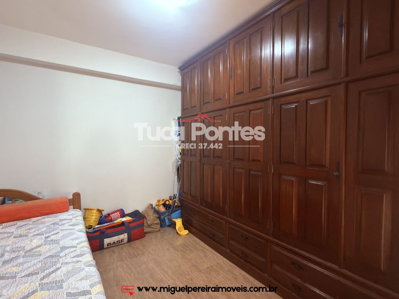 Com 5 quartos, piscina e churrasqueira - E terraço com vista para respirar  | Código:C94