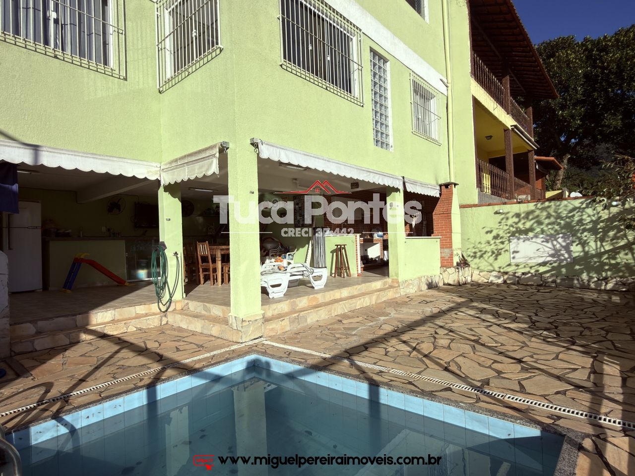 Com 5 quartos, piscina e churrasqueira - E terraço com vista para respirar  | Código:C94