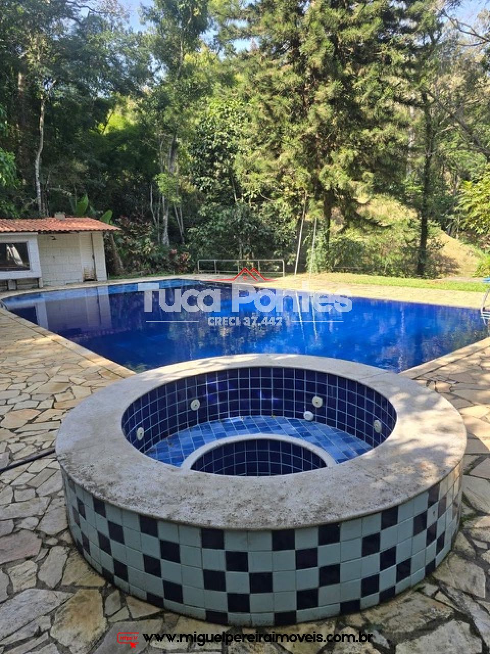 Sítio medindo 148.000 m2 - Com 5 quartos sendo 4 suítes  | Código:S1000