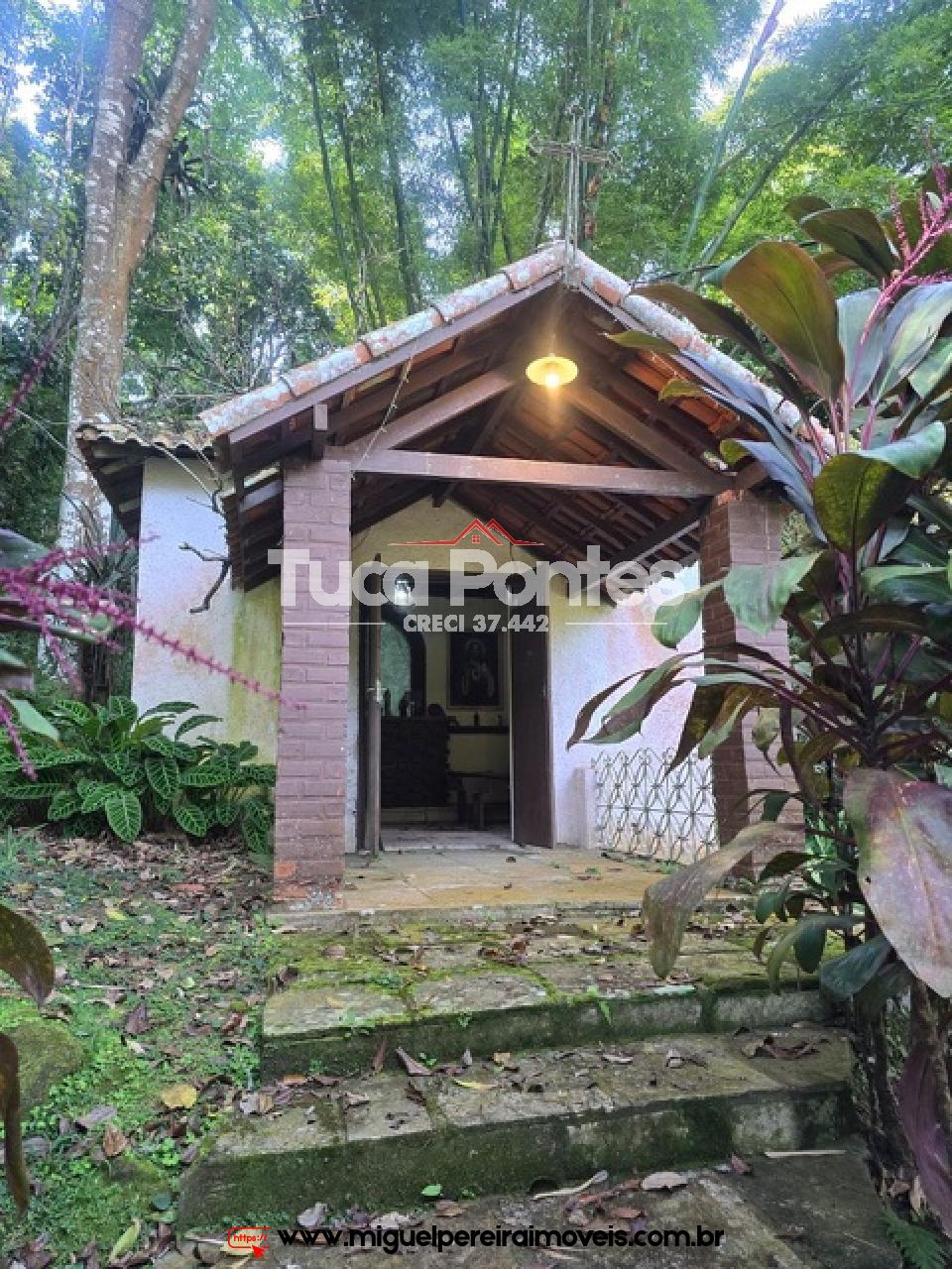 Sítio medindo 148.000 m2 - Com 5 quartos sendo 4 suítes  | Código:S1000