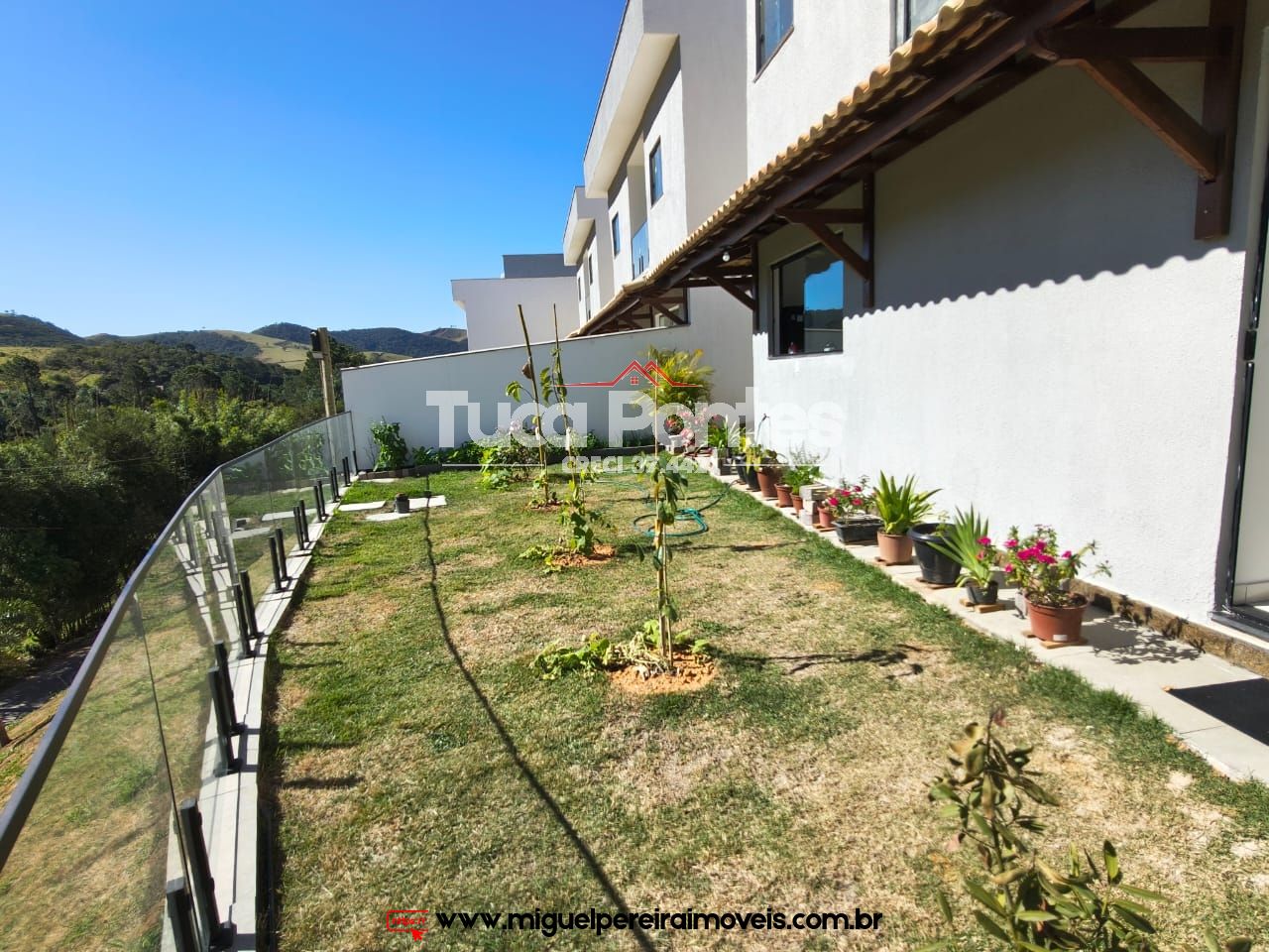 Casa nova  - Em terreno plano  | Código:C32