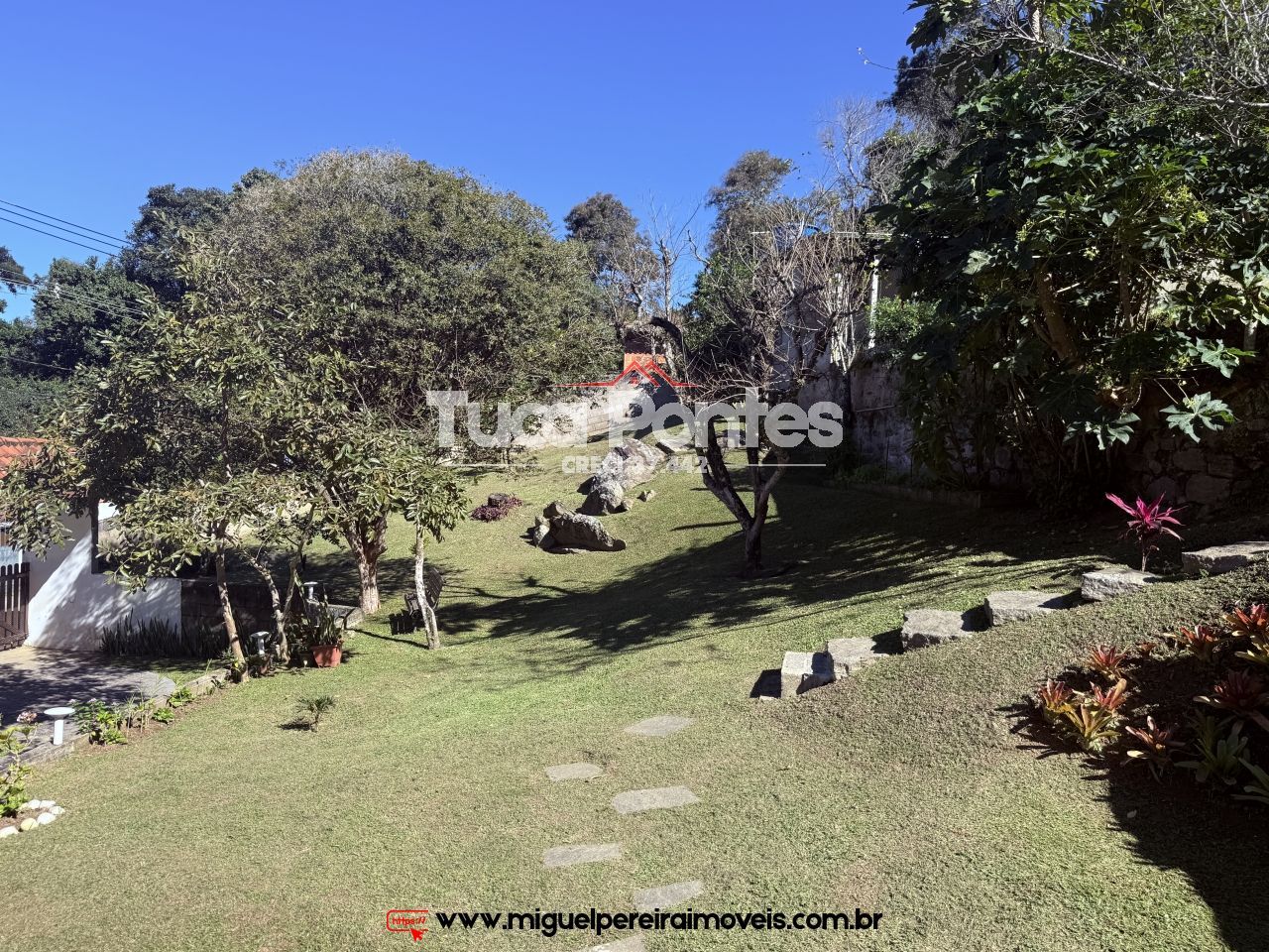 Mini Chácara  - Casa seminova, horta, pomar e jardim | Código:C15