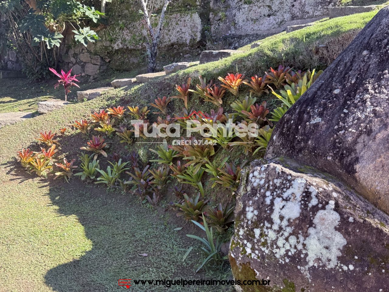 Mini Chácara  - Casa seminova, horta, pomar e jardim | Código:C15