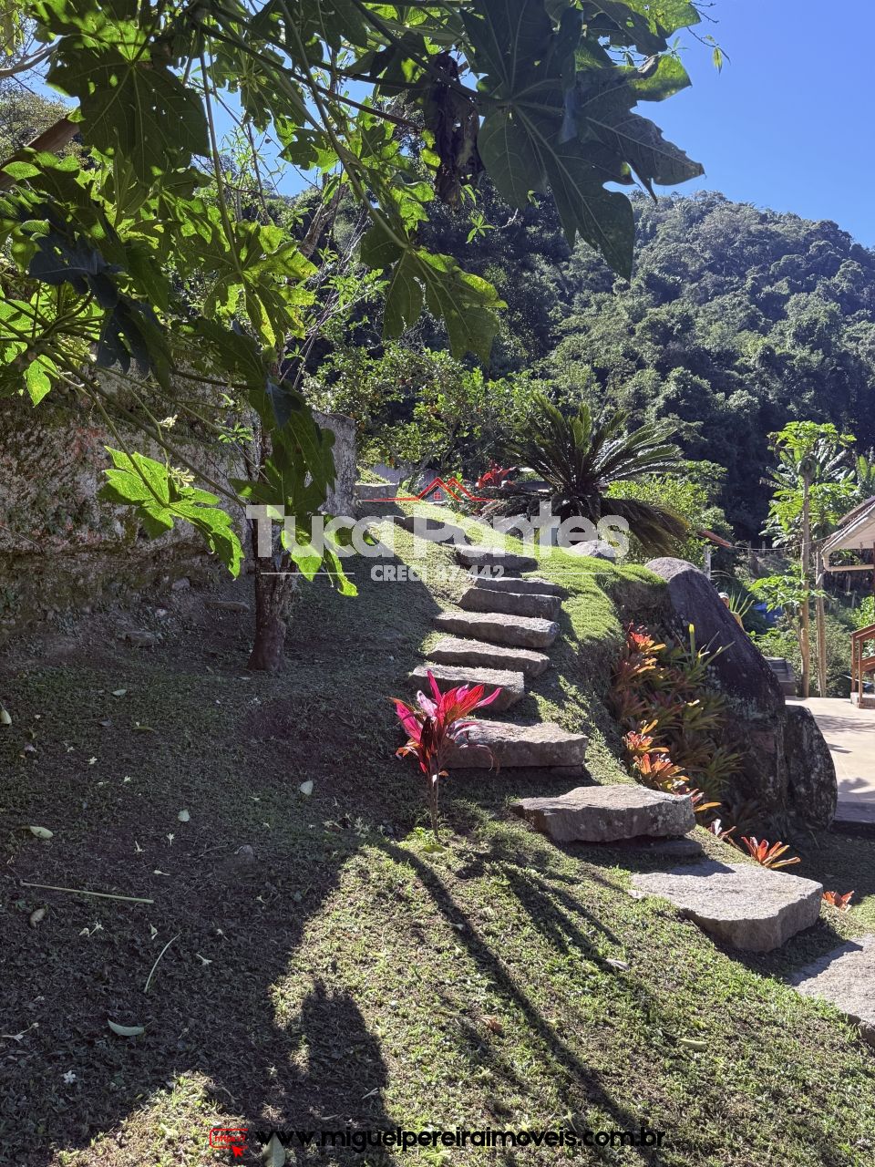 Mini Chácara  - Casa seminova, horta, pomar e jardim | Código:C15
