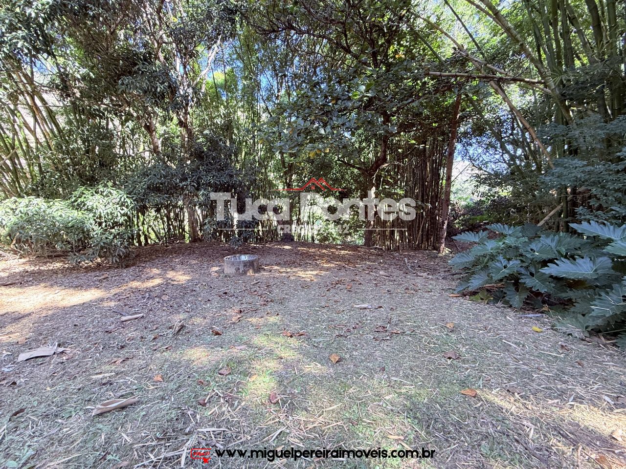 Casa com cachoeira  - Residencial ou Comercial  | Código:C98