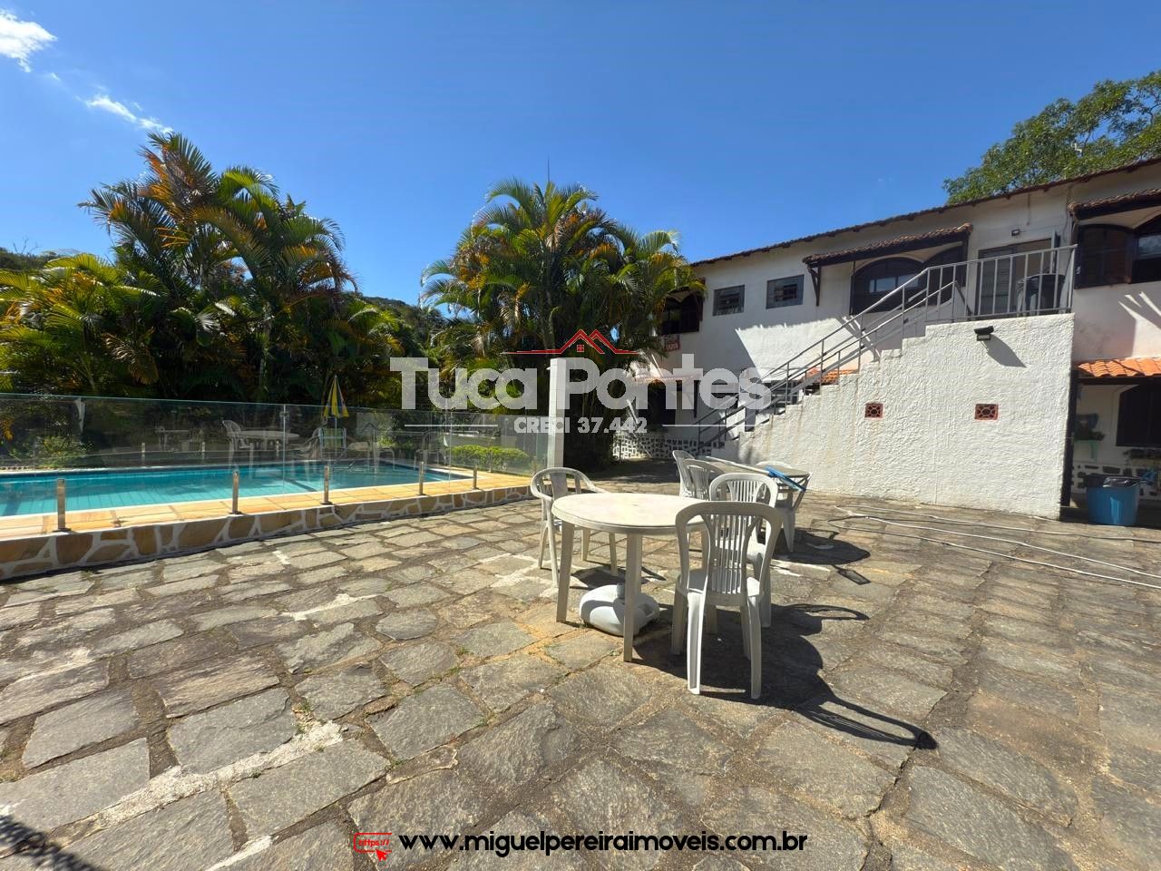 Apartamento térreo para alugar - Com piscina e churrasqueira | Código:L6