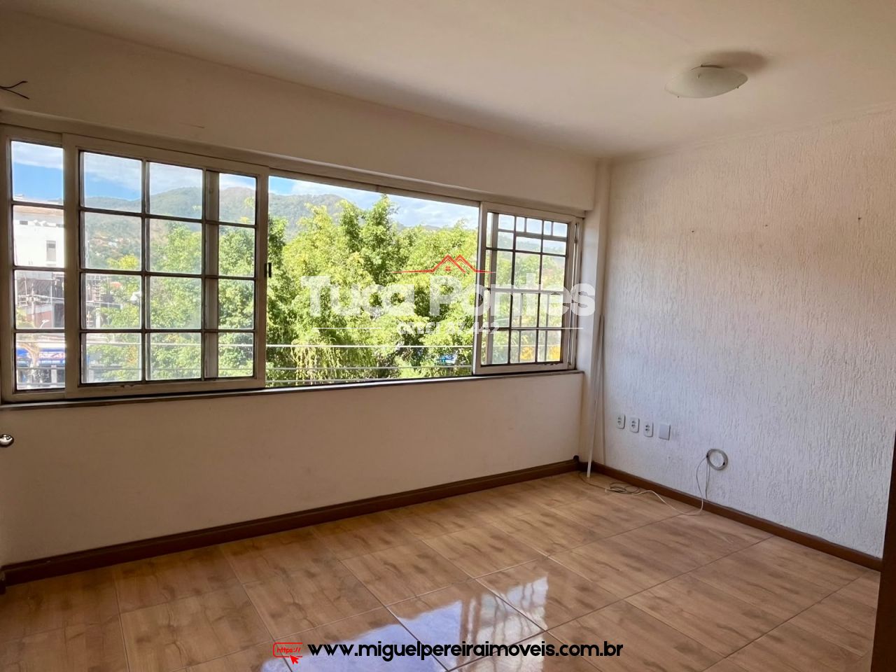 Sala comercial a venda - No Centro de Miguel Pereira! | Código:CM1