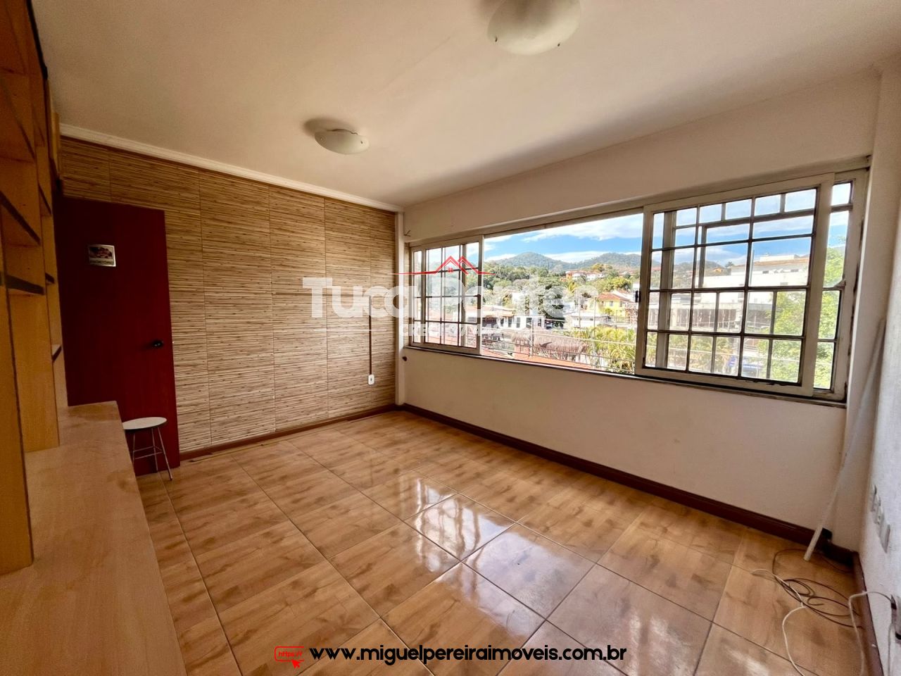 Sala comercial a venda - No Centro de Miguel Pereira! | Código:CM1