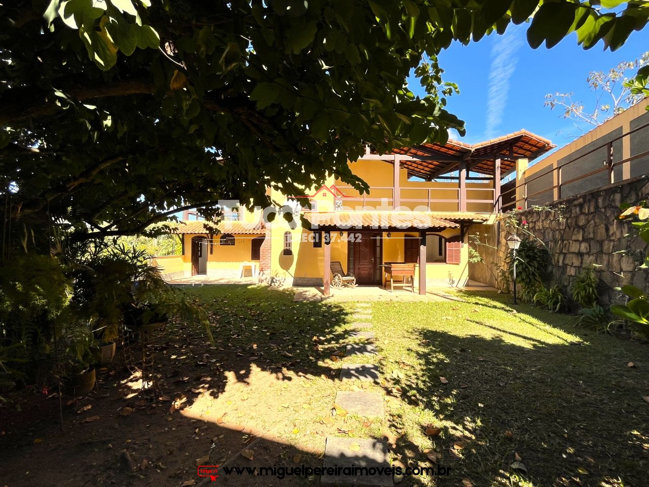 Excelente casa com pomar - E linda vista do centro de Miguel Pereira | Código:C109