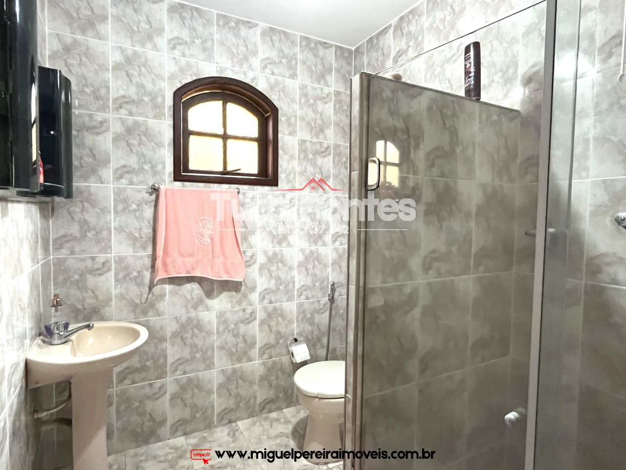 Excelente casa com pomar - E linda vista do centro de Miguel Pereira | Código:C109