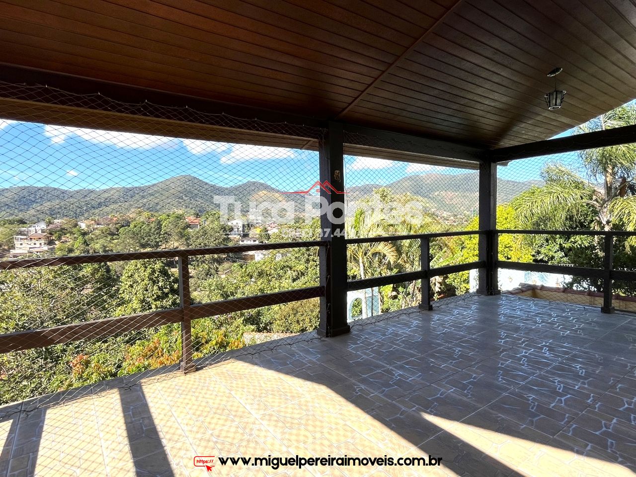 Excelente casa com pomar - E linda vista do centro de Miguel Pereira | Código:C109