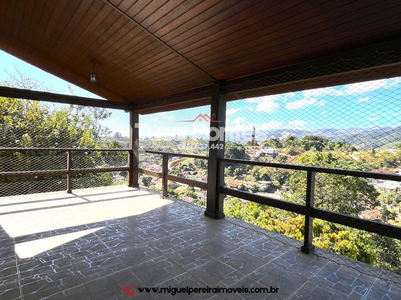 Excelente casa com pomar - E linda vista do centro de Miguel Pereira | Código:C109