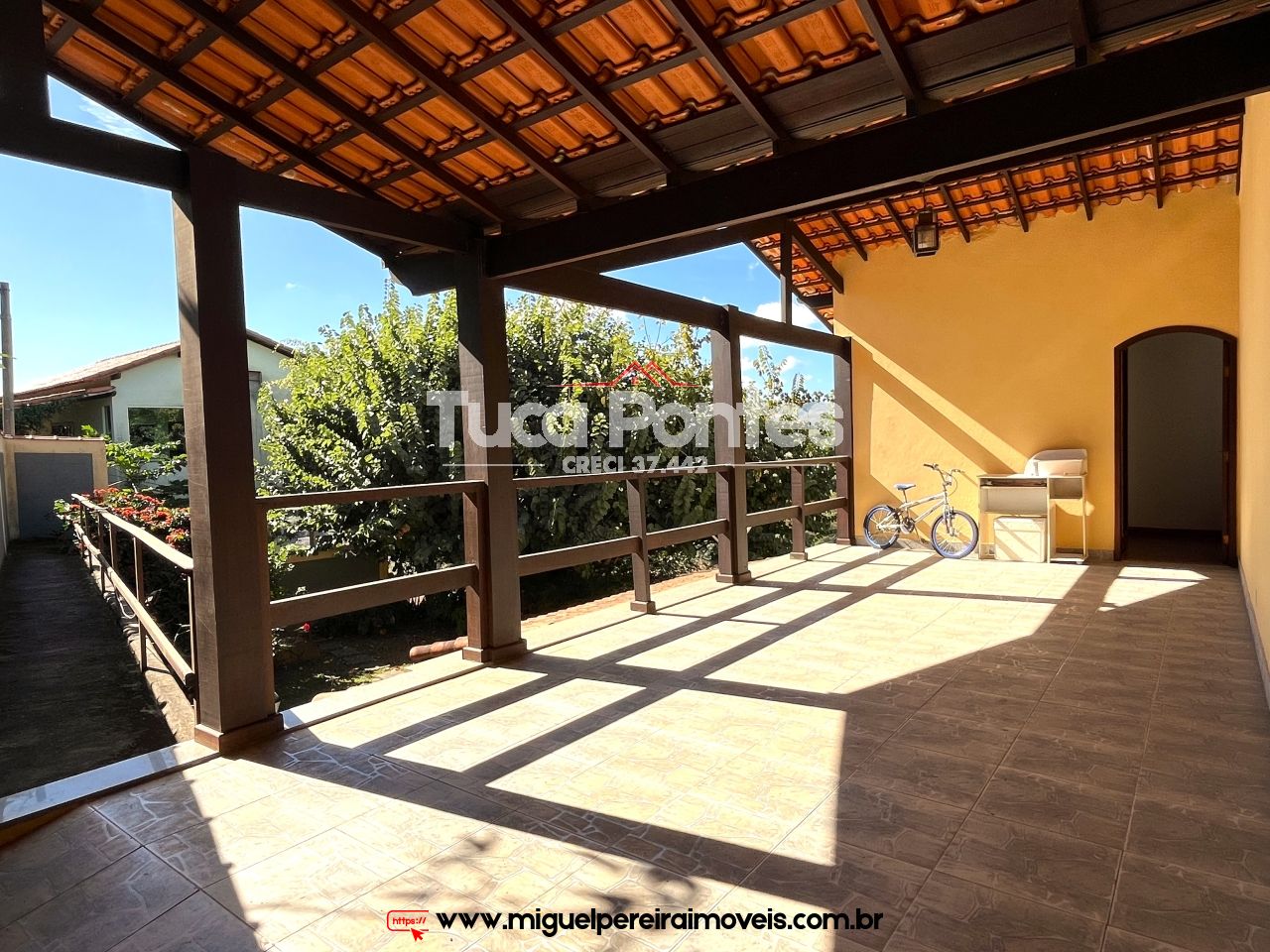 Excelente casa com pomar - E linda vista do centro de Miguel Pereira | Código:C109