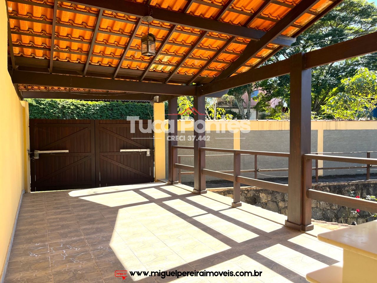 Excelente casa com pomar - E linda vista do centro de Miguel Pereira | Código:C109