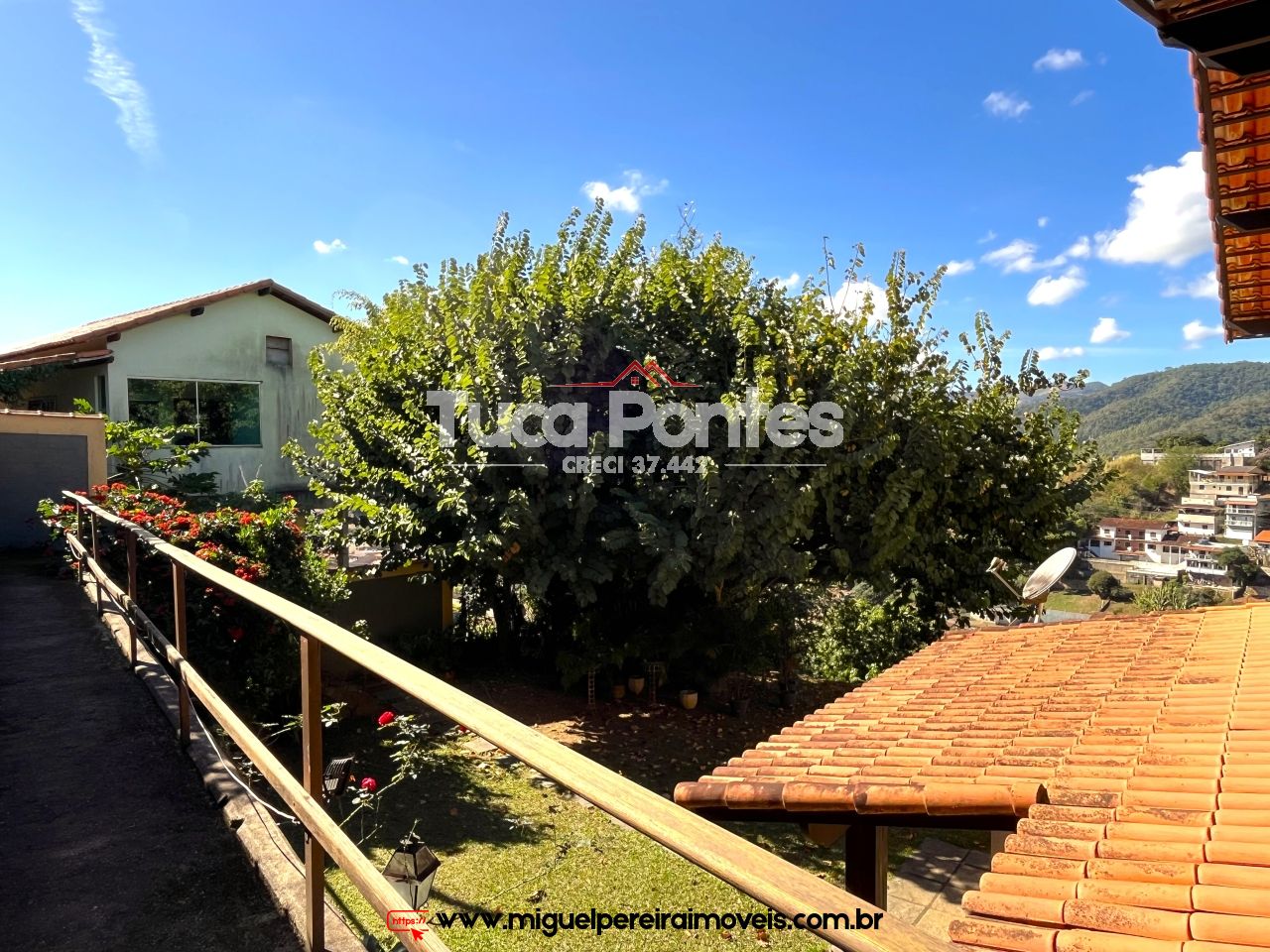 Excelente casa com pomar - E linda vista do centro de Miguel Pereira | Código:C109