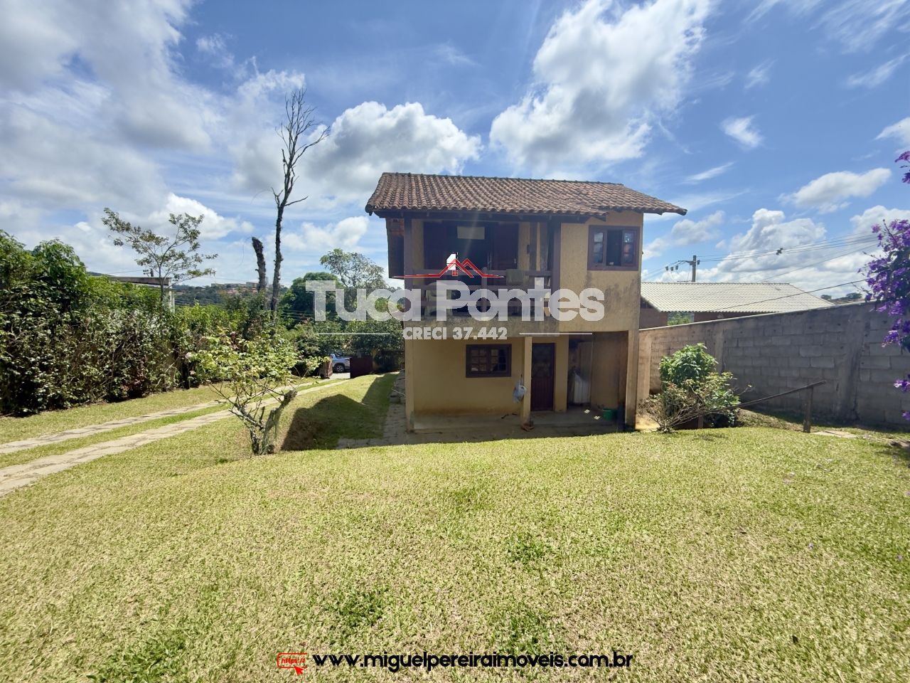 Casa com 2 quartos e anexo - Murada com amplo terreno | Código:C102