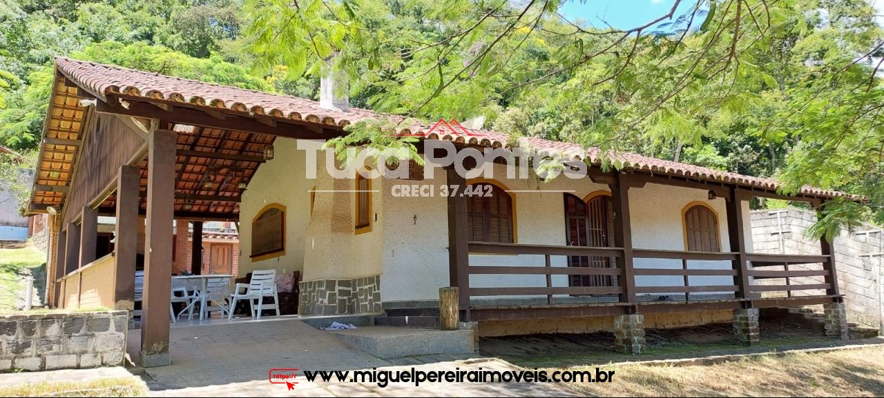 Casa a venda com excelente espaço externo - Bairro residencial  | Código:C104