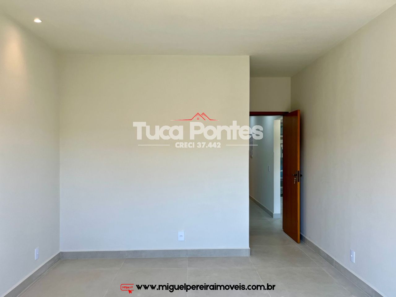 Casa nova a venda  - Em terreno plano e murado  | Código:C113