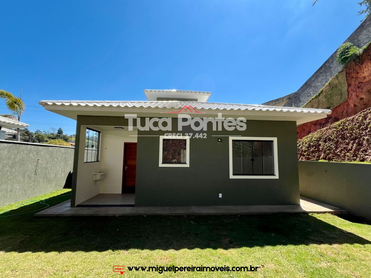 Casa nova a venda  - Em terreno plano e murado  | Código:C113