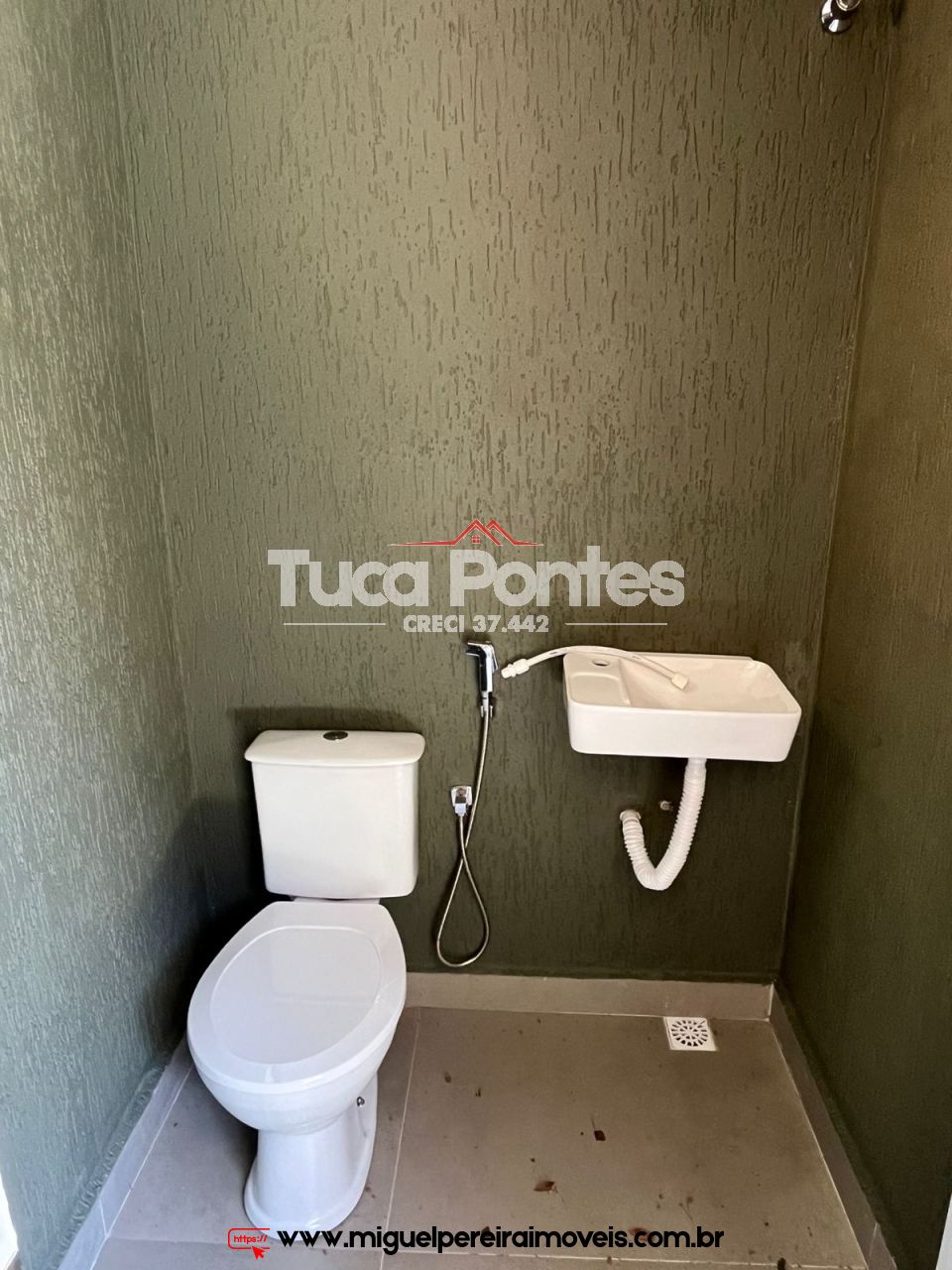 Casa nova a venda  - Em terreno plano e murado  | Código:C113