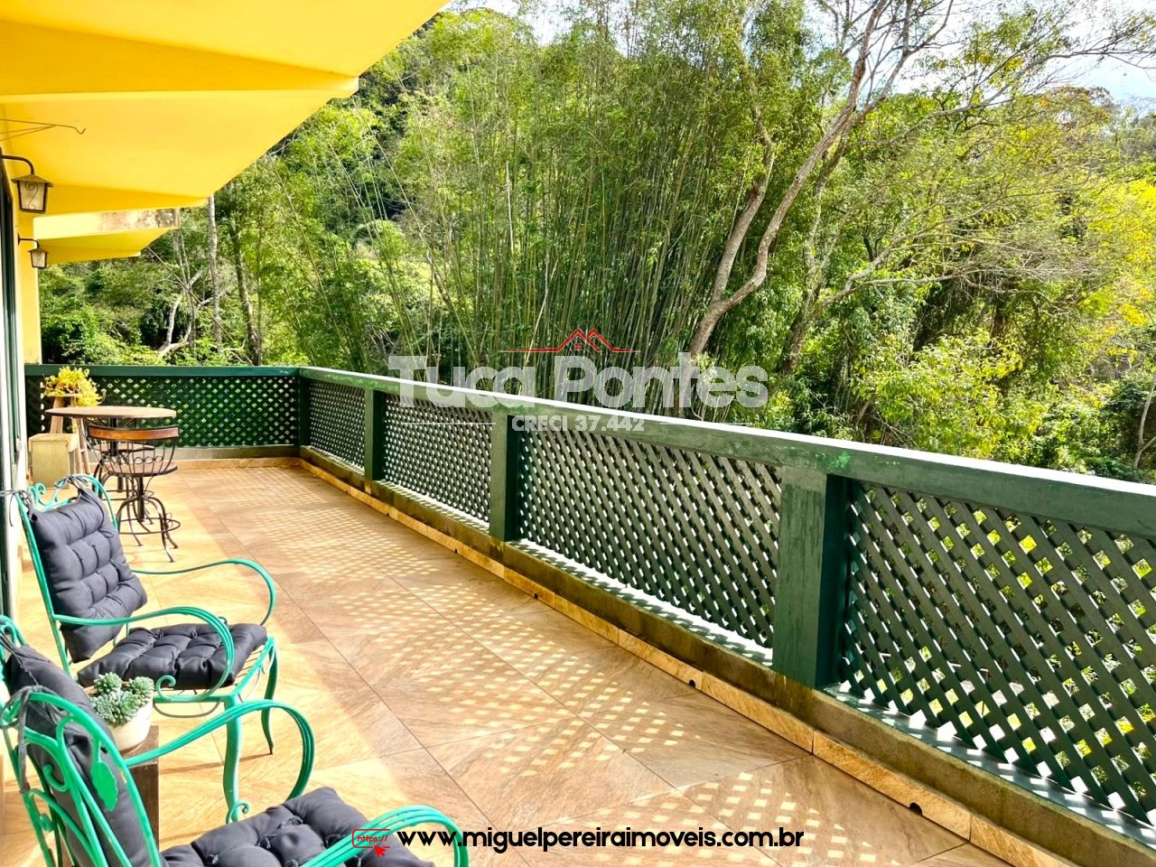 Casa estilo colonial a venda em Miguel Pereira - Com 6 quartos sendo 2 suítes | Código:C39