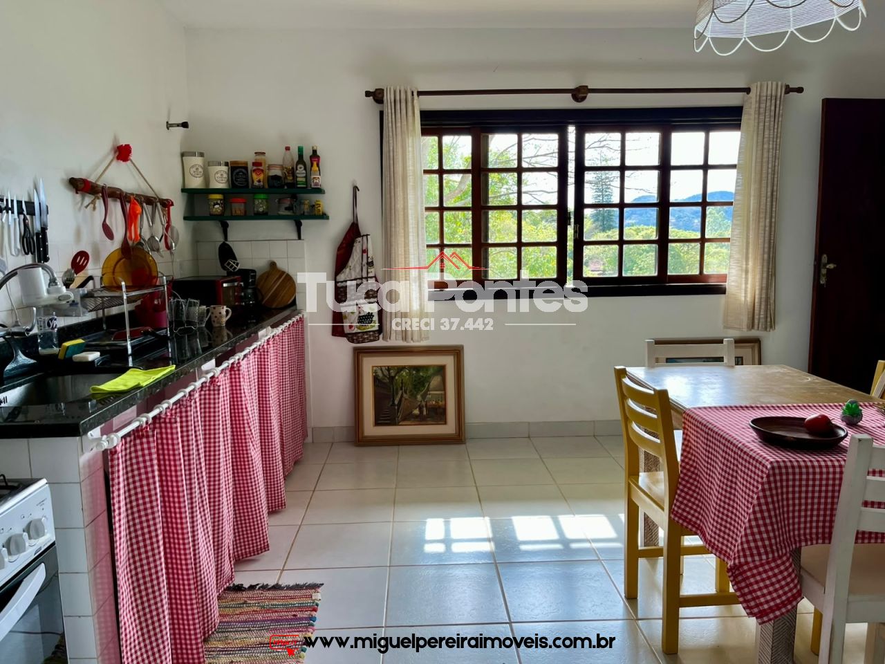 Casa estilo colonial a venda em Miguel Pereira - Com 6 quartos sendo 2 suítes | Código:C39