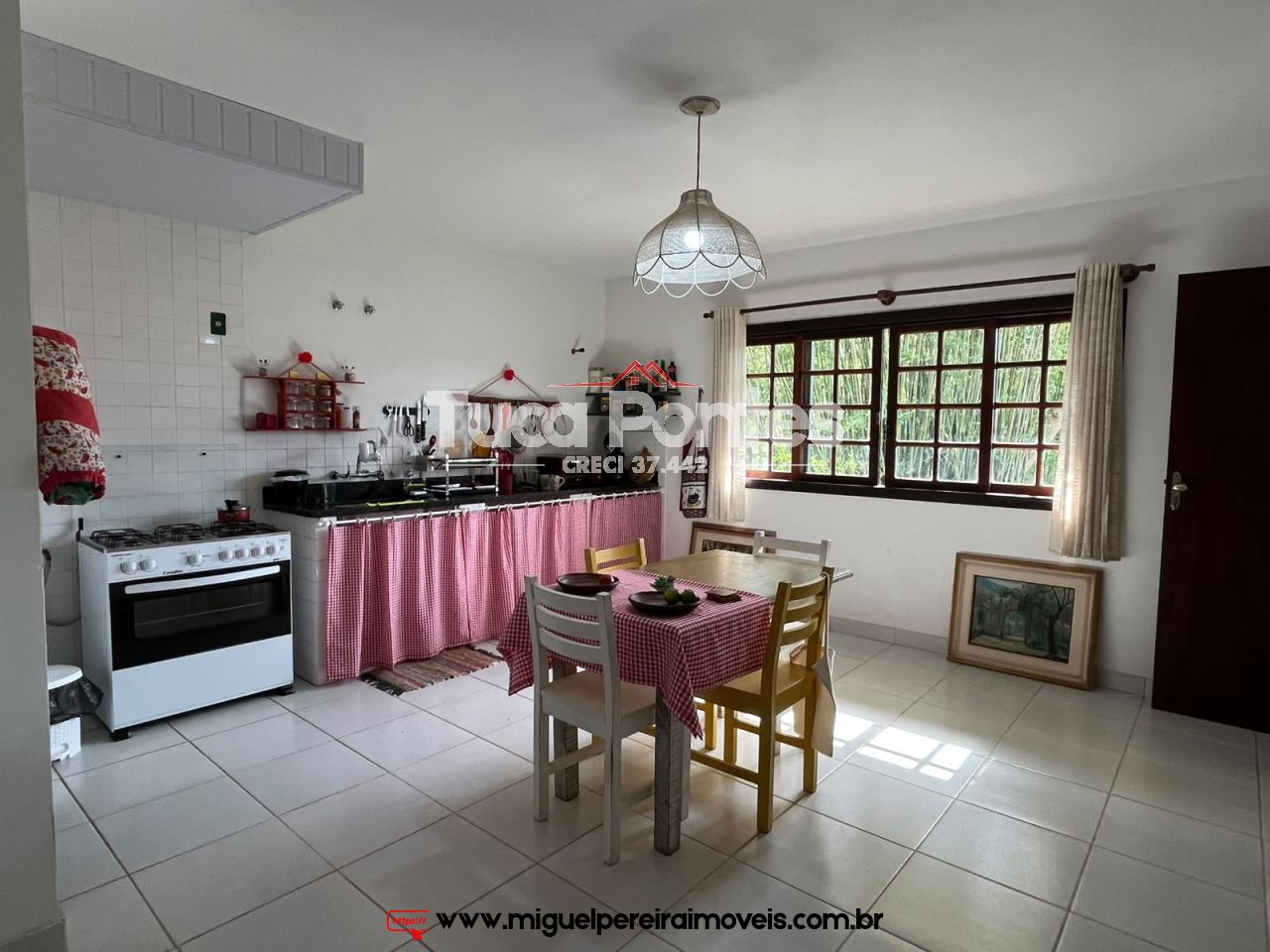 Casa estilo colonial a venda em Miguel Pereira - Com 6 quartos sendo 2 suítes | Código:C39