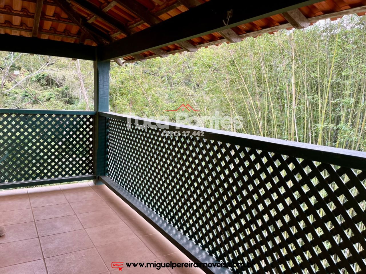 Casa estilo colonial a venda em Miguel Pereira - Com 6 quartos sendo 2 suítes | Código:C39