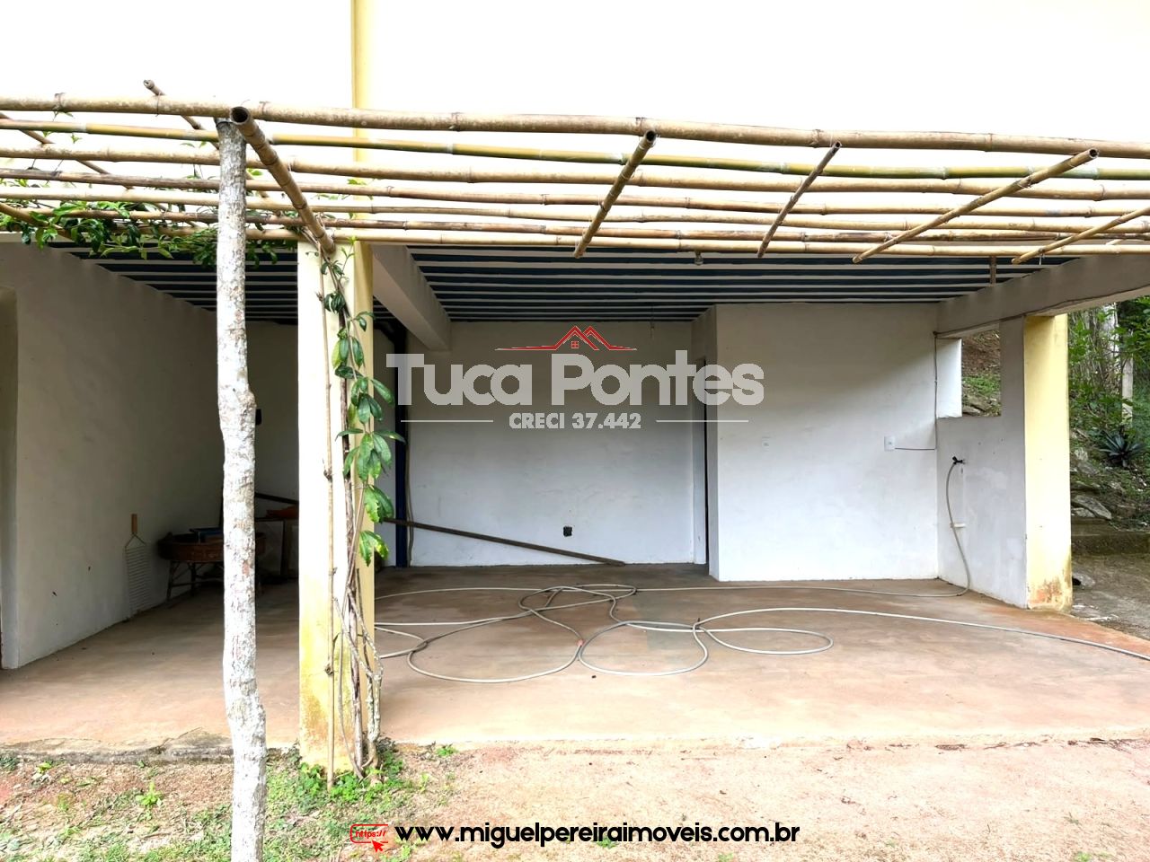 Casa estilo colonial a venda em Miguel Pereira - Com 6 quartos sendo 2 suítes | Código:C39