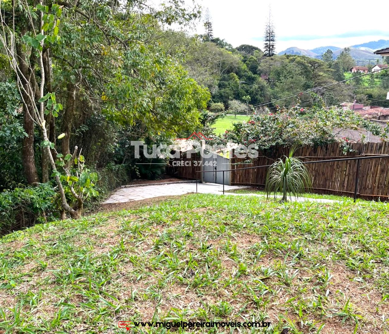 Casa estilo colonial a venda em Miguel Pereira - Com 6 quartos sendo 2 suítes | Código:C39